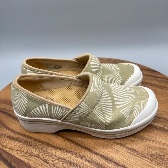 Dansko Vegan Volley Chino Palm Clogs Beige Slip Resistant Womans Size 38 / 7.5 - Picture 1 of 9
